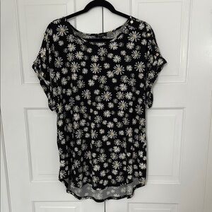 AUW Black and White Relaxed Blouse